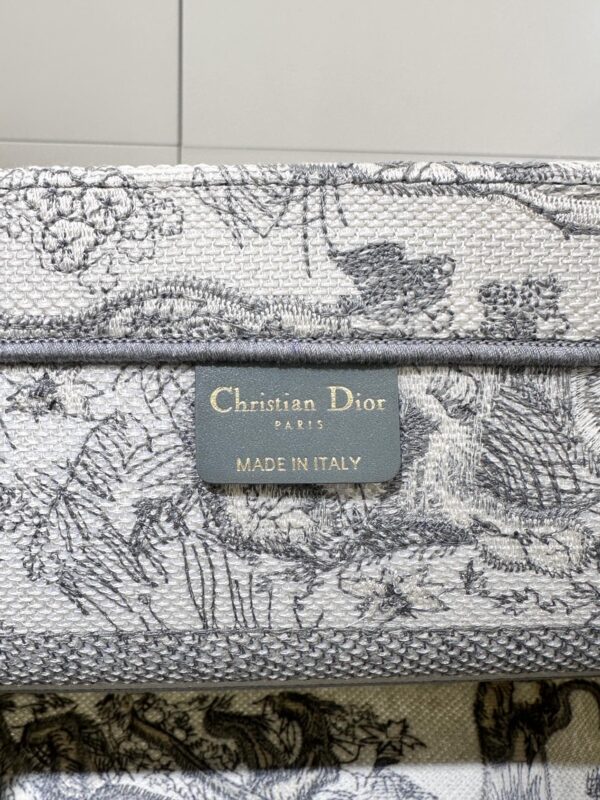 dior tote book tiger grey 2