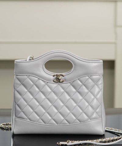Bolsa Chanel 24S 31 Mini Tote Cinza Elefante - vista frontal da bolsa Chanel mini tote cinza falsa