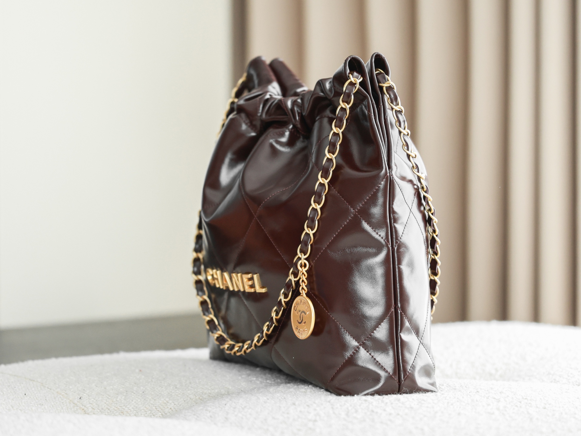 Chanel 22 Medium Bag Burgundy - chanel 22 burgundy replica detail 1