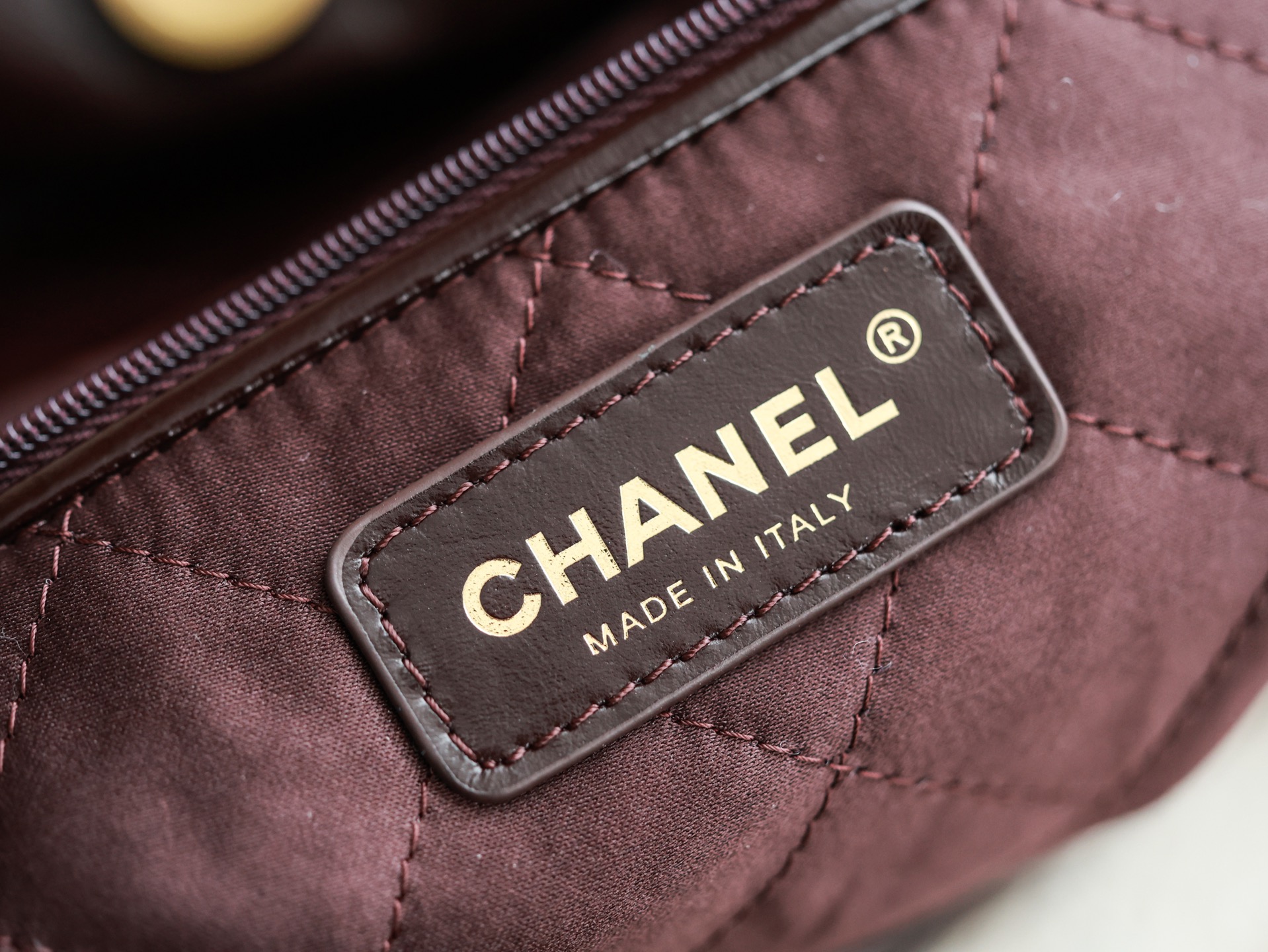 Chanel 22 Medium Bag Burgundy - chanel 22 burgundy replica detail 2
