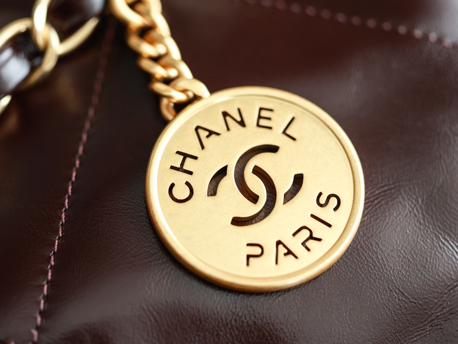Chanel 22 Medium Bag Burgundy - chanel 22 burgundy replica detail 7