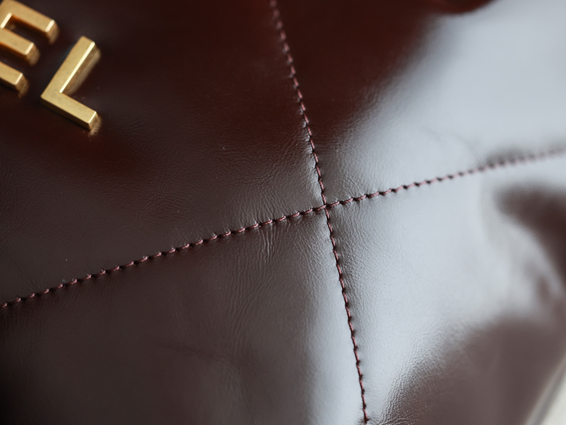 Chanel 22 Medium Bag Burgundy - chanel 22 burgundy replica detail 9