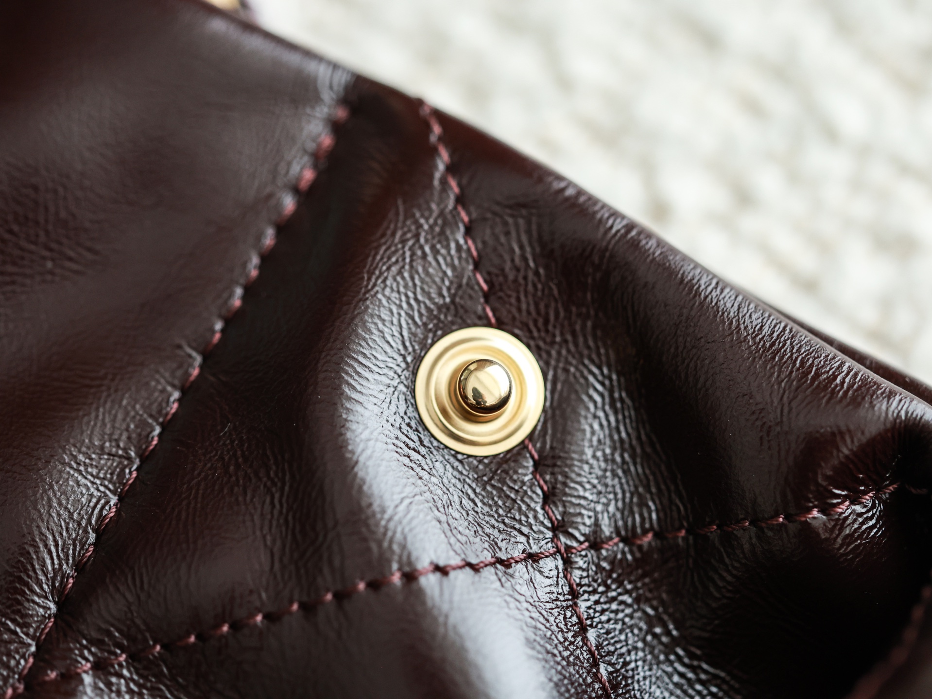 Chanel 22 Medium Bag Burgundy - chanel 22 burgundy replica detail 11
