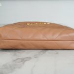 img_df1f43f3_20231204_i1701666942_8826_0.jpg Chanel 22 Medium Bag Milk Tea - chanel 22 tote dupe detail 3