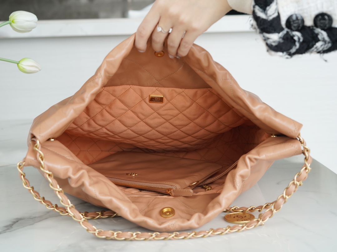 img_df1f43f3_20231204_i1701666943_319_6.jpg Chanel 22 Medium Bag Milk Tea - chanel 22 tote dupe detail 6