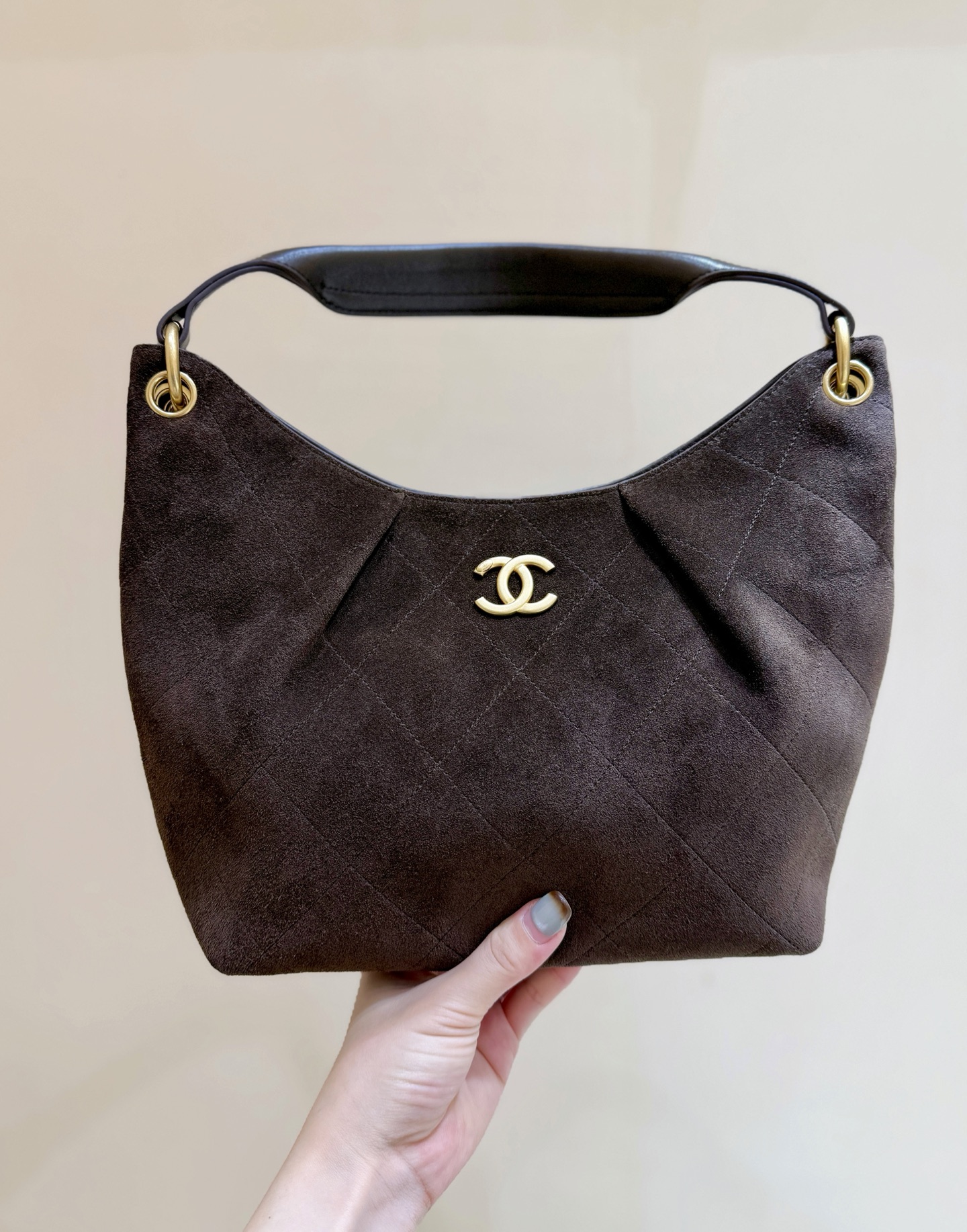 img_f3c7fd90_20251218_i1766058604368_9185_0_3.jpg Chanel 26C Maxi Hobo Brown - chanel maxi hobo dupe detail 2
