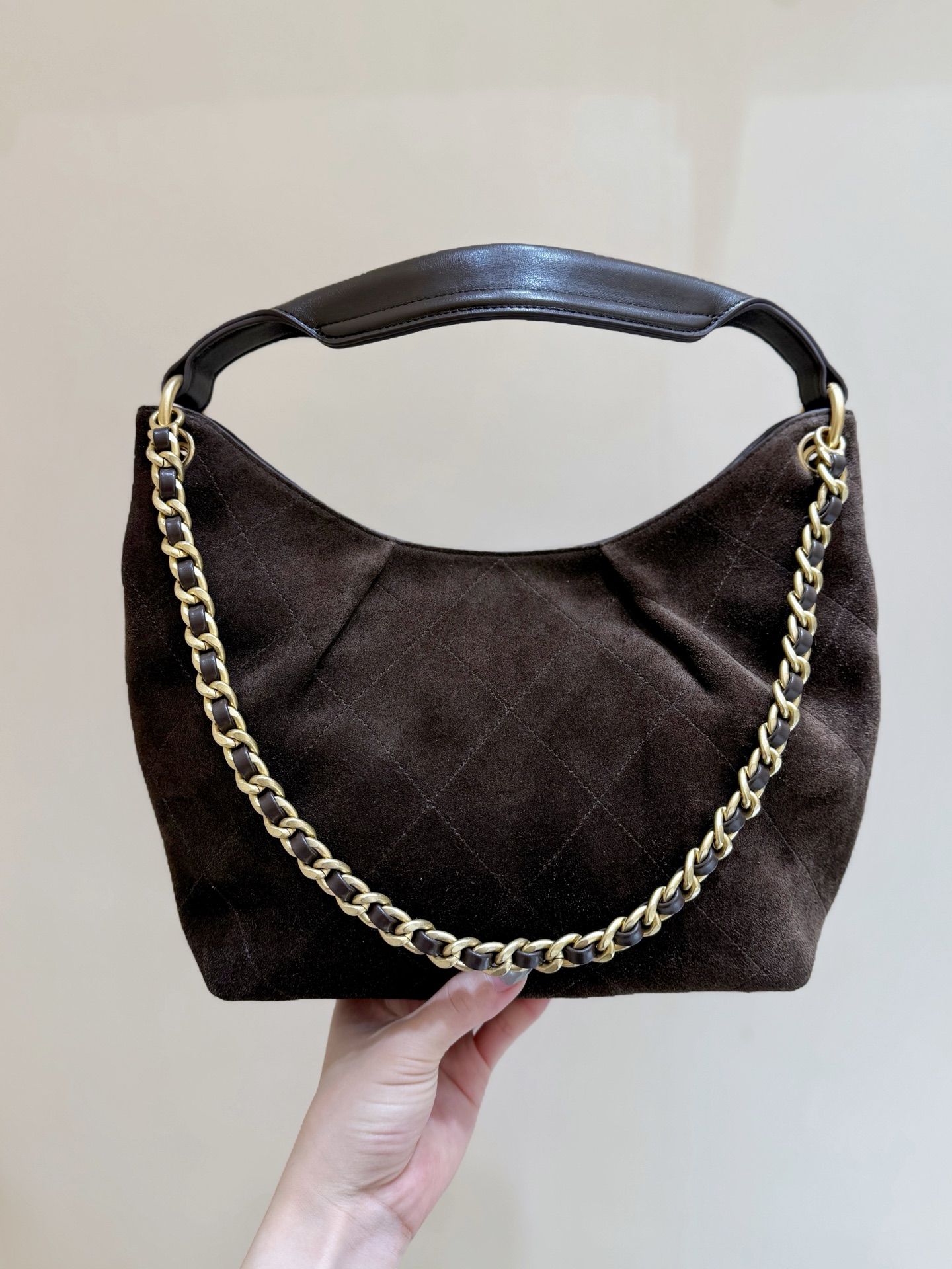 img_f3c7fd90_20251218_i1766058604402_6634_0_5.jpg Chanel 26C Maxi Hobo Brown - chanel maxi hobo dupe detail 3
