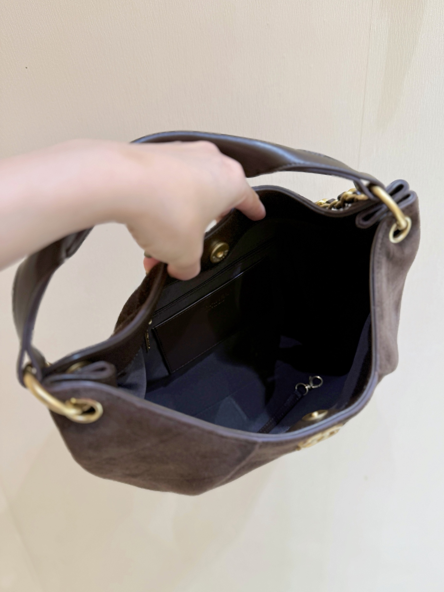 img_f3c7fd90_20251218_i1766058606036_7214_0_7.jpg Chanel 26C Maxi Hobo Brown - chanel maxi hobo dupe detail 7
