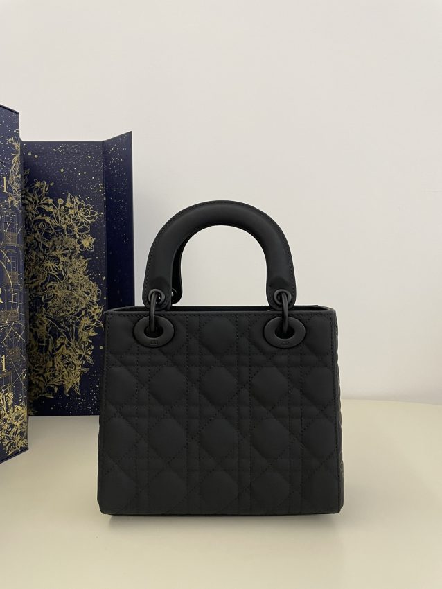 matná černá Lady Dior ABC 5