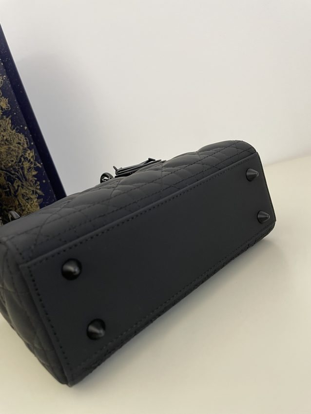 matná černá Lady Dior ABC 9