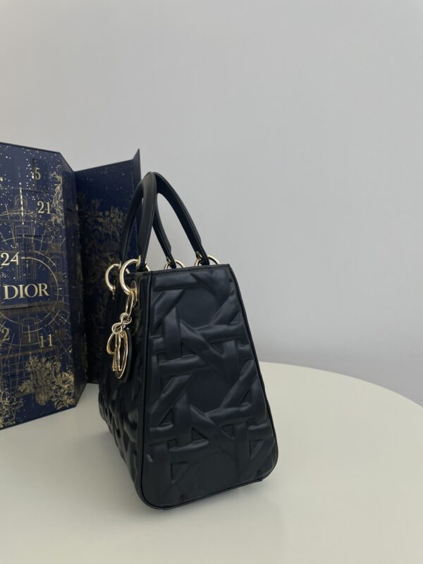 lady dior medium black 4