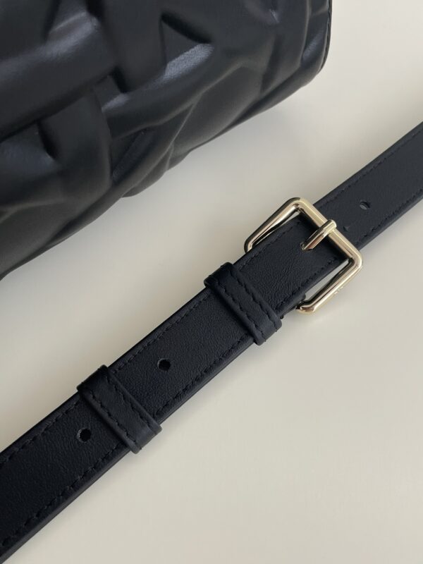 lady dior medium black 6