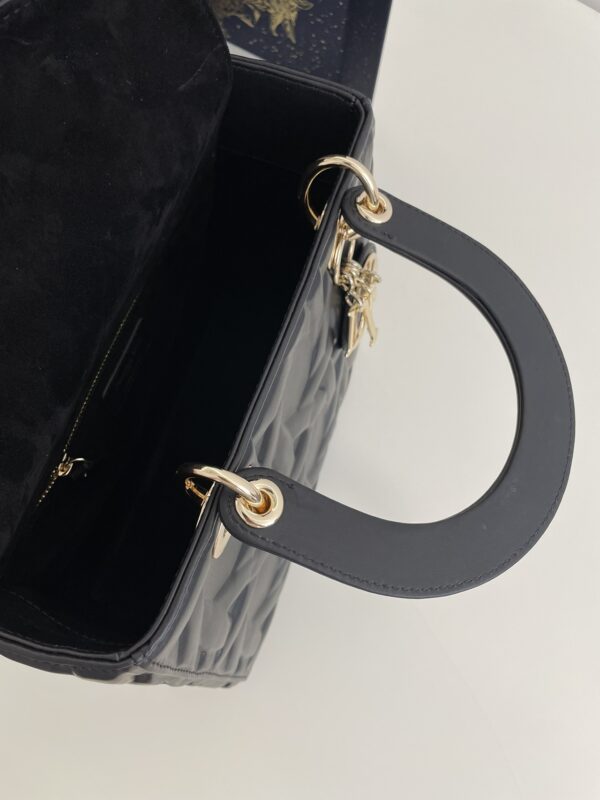 lady dior medium black 7
