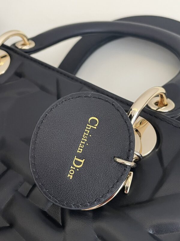 lady dior medium black 8
