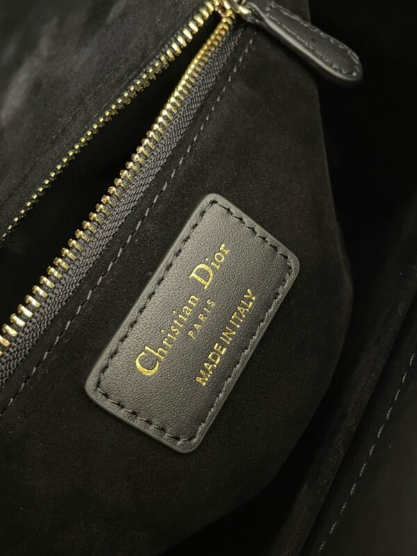 lady dior medium black 9