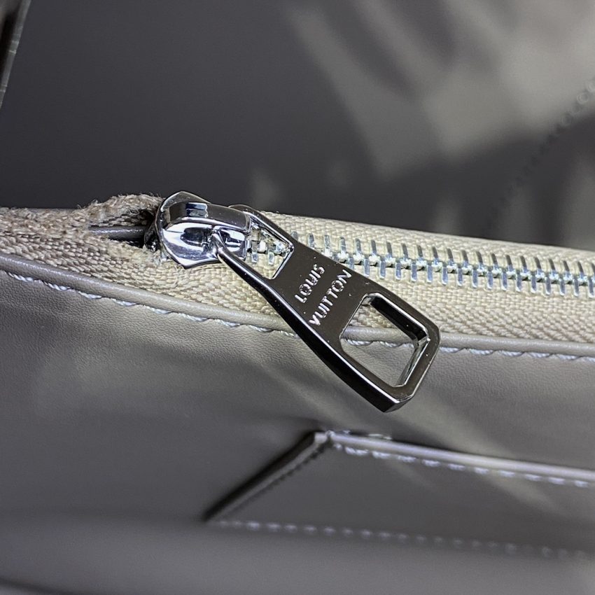 loius vuitton capucines beige silk 6