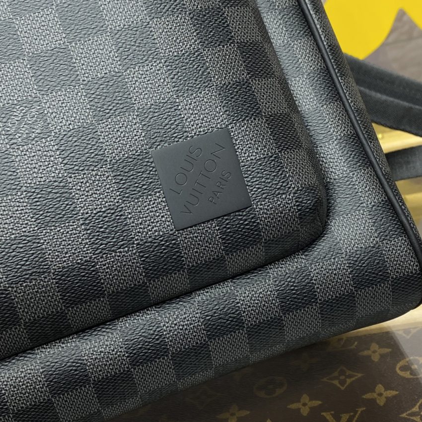 louis vuitton avenue backpack grid 2