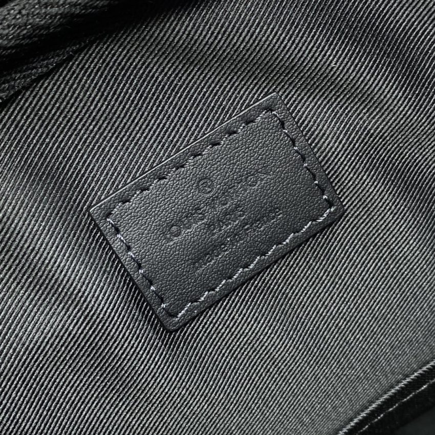 louis vuitton avenue backpack grid 4