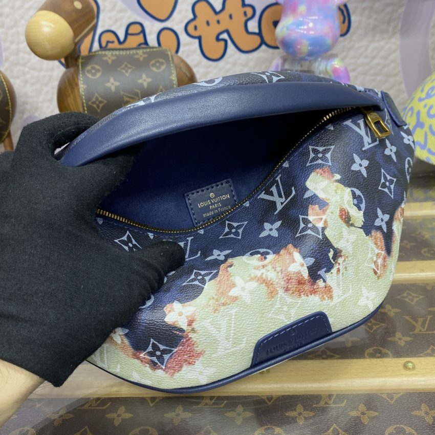 louis vuitton bumbag discovery blue fire 3