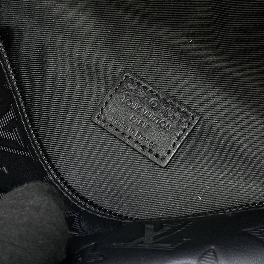louis vuitton bumbag discovery full black 3