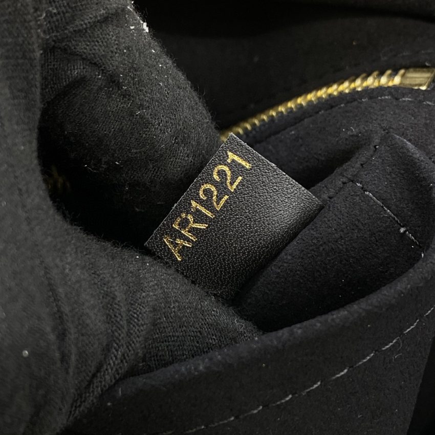 louis vuitton carry all black 9