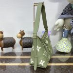 louis vuitton carry all green 2