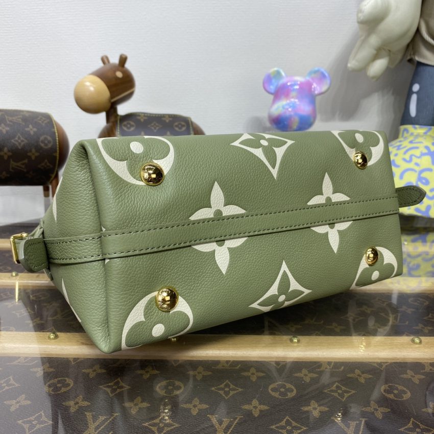 louis vuitton carry all green 6