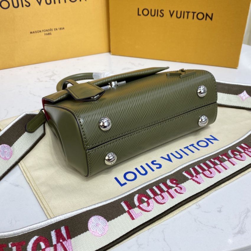 louis vuitton cluny mini green 7