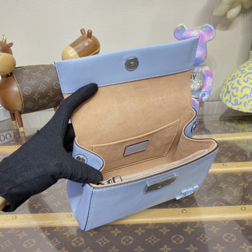 louis vuitton cluny mini sky blue 2
