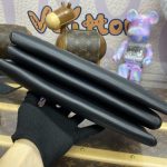 louis vuitton coussin black purple 5
