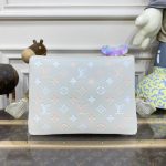 louis vuitton coussin light blue 5