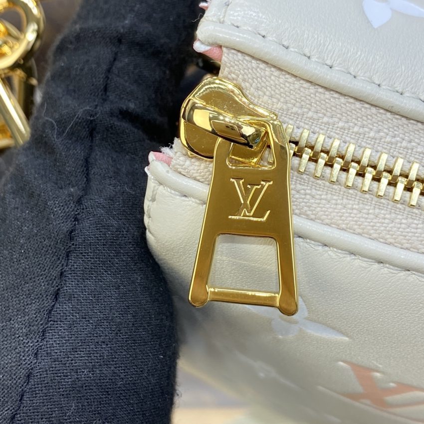 louis vuitton coussin light blue 8