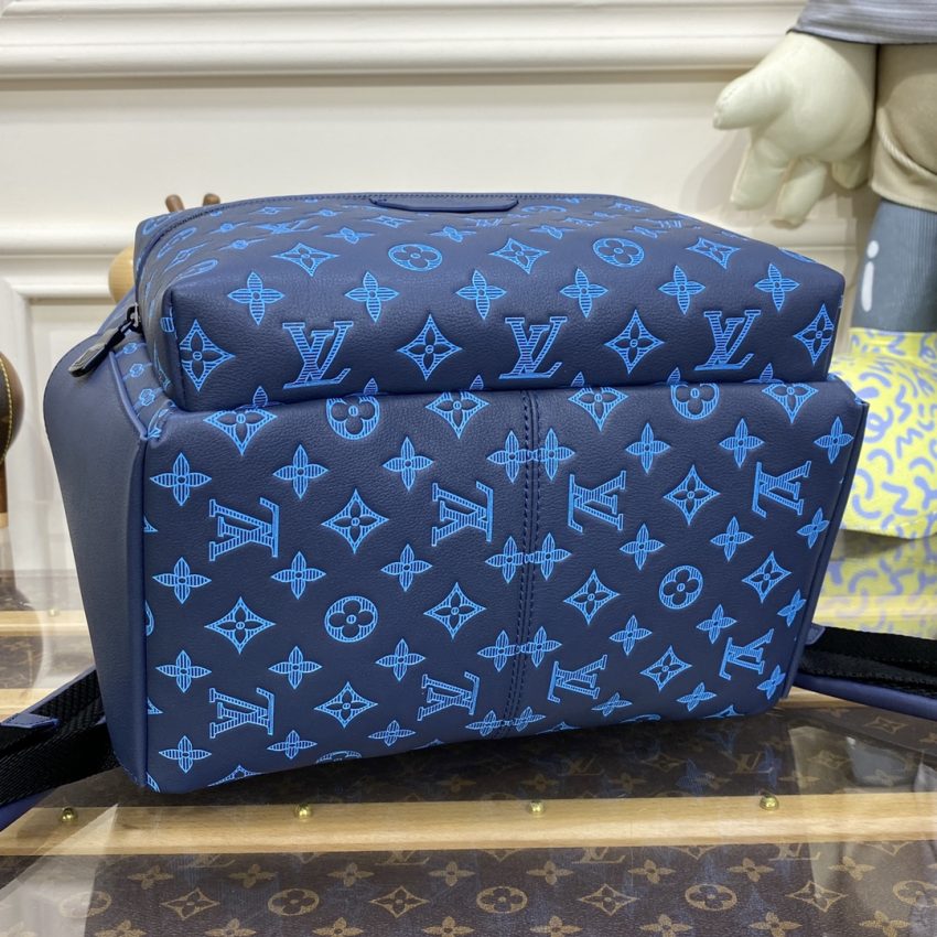 louis vuitton discovery backpack light blue 3