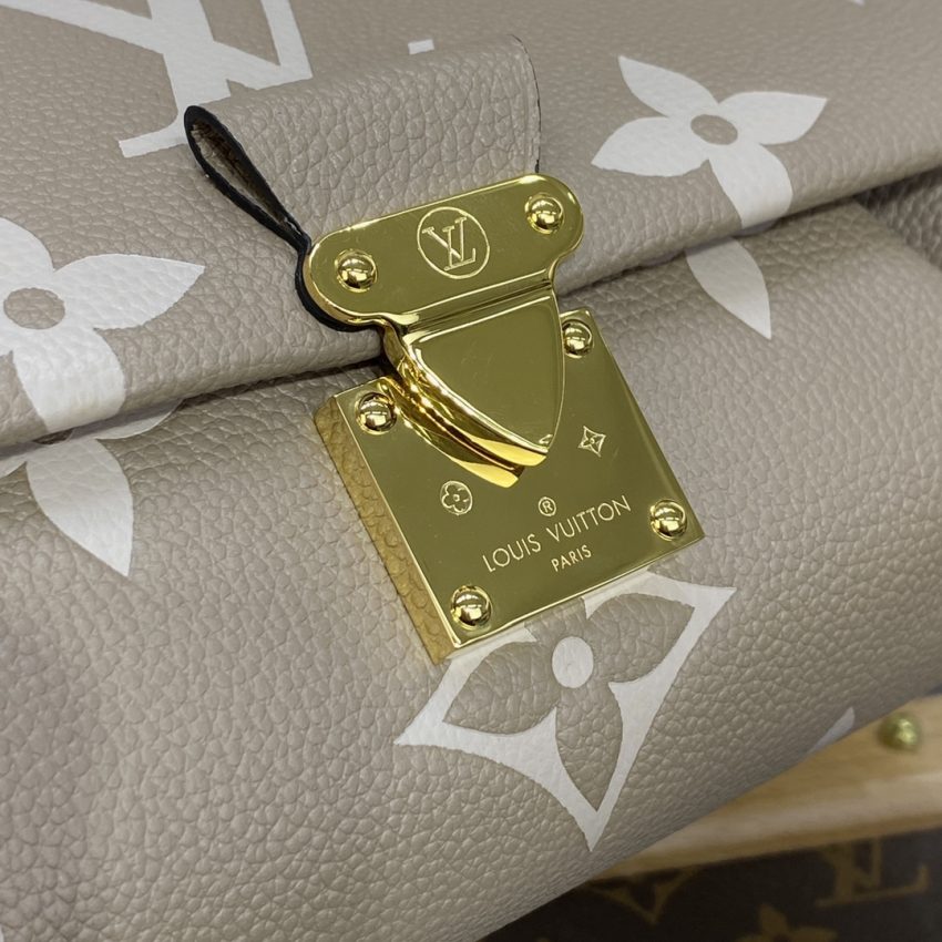 louis vuitton favorite beige 2