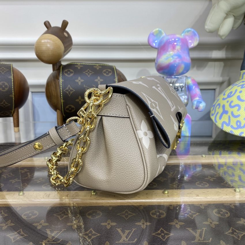 louis vuitton favorite beige 3