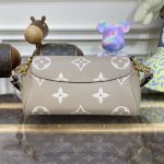louis vuitton favorite beige 4