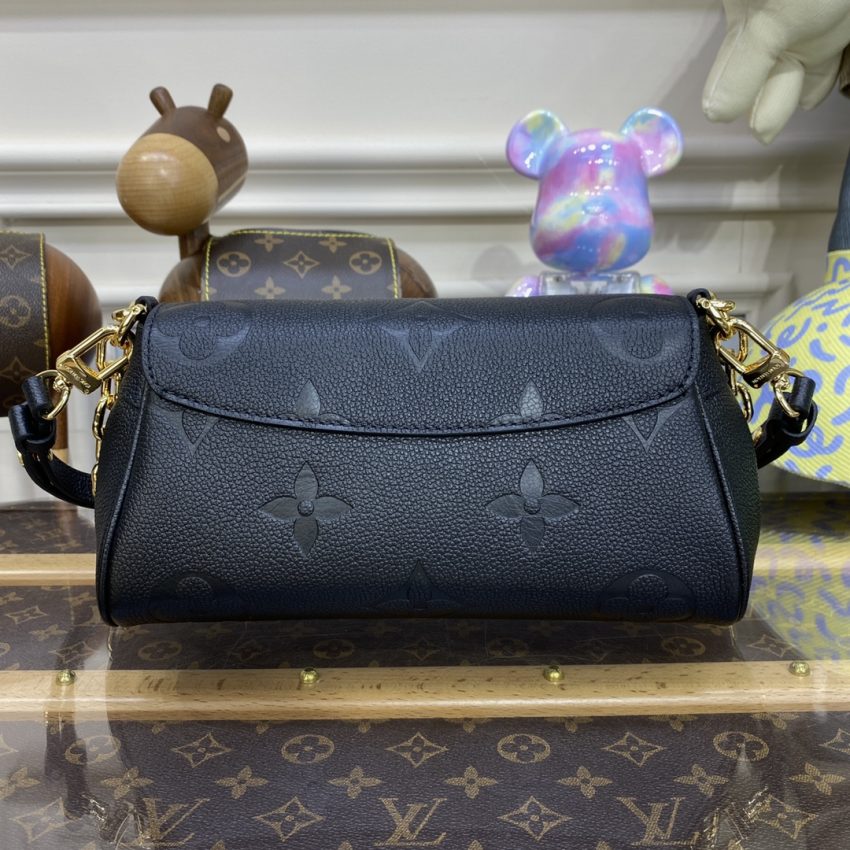 louis vuitton favorite black 4