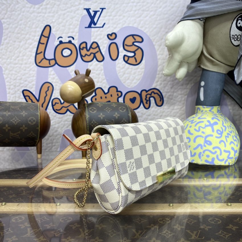 louis vuitton favorite white grid 6