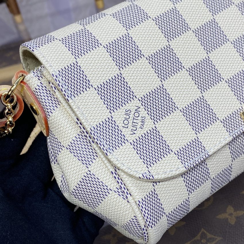 louis vuitton favorite white grid 8