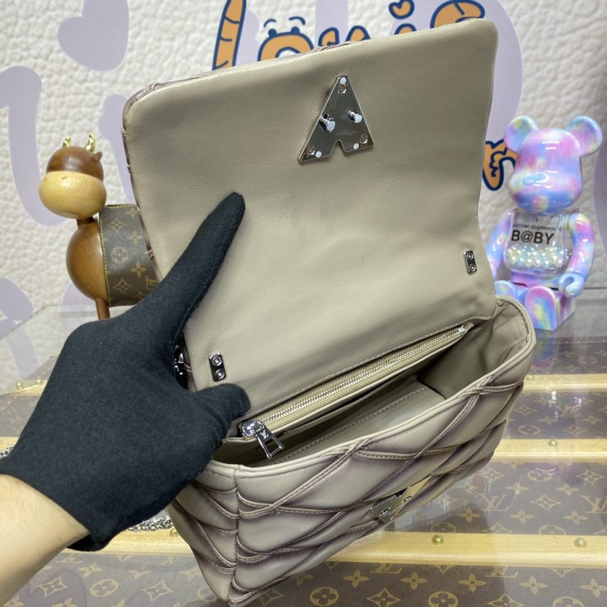 louis vuitton go 14 stone 7