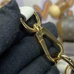 louis vuitton lock and walk beige 3