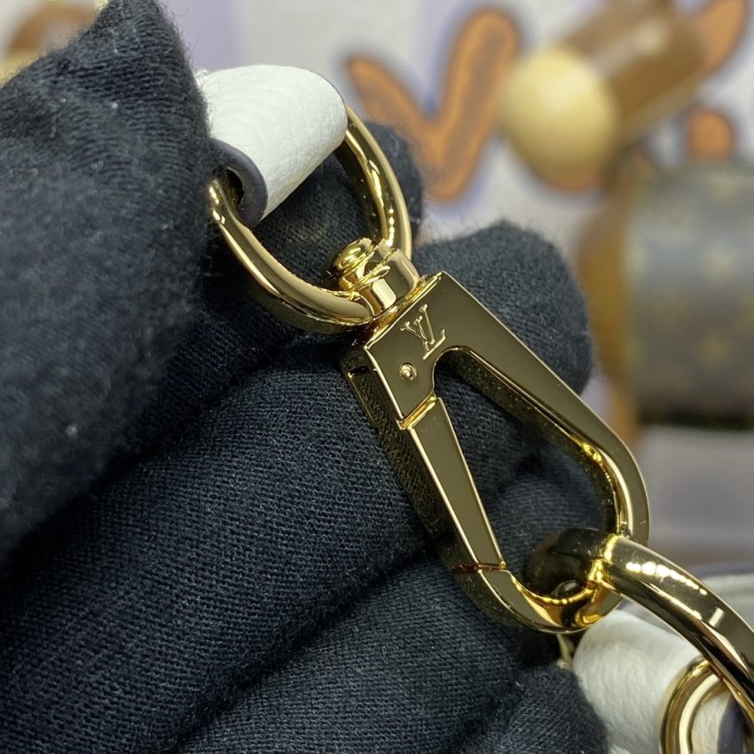 louis vuitton lock and walk beige 3