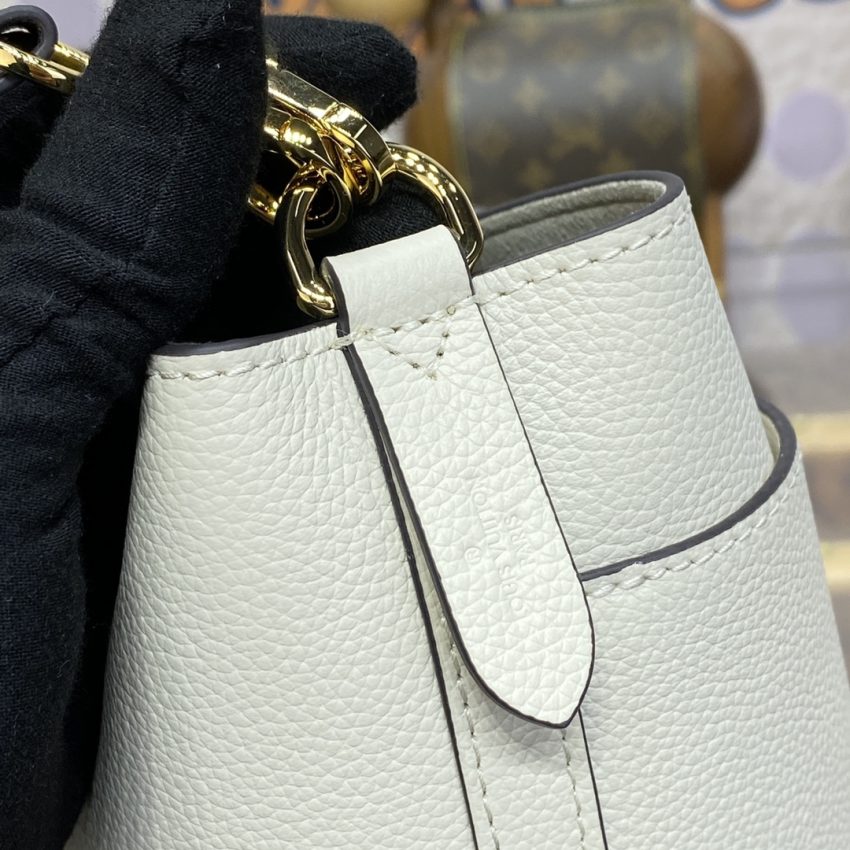 louis vuitton lock and walk beige 5