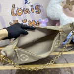 louis vuitton loop hobo beige 5