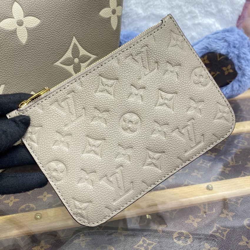 louis vuitton loop hobo beige 6