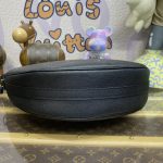 louis vuitton loop hobo black 8