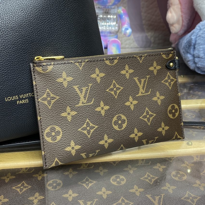 louis vuitton low key hobo black 2
