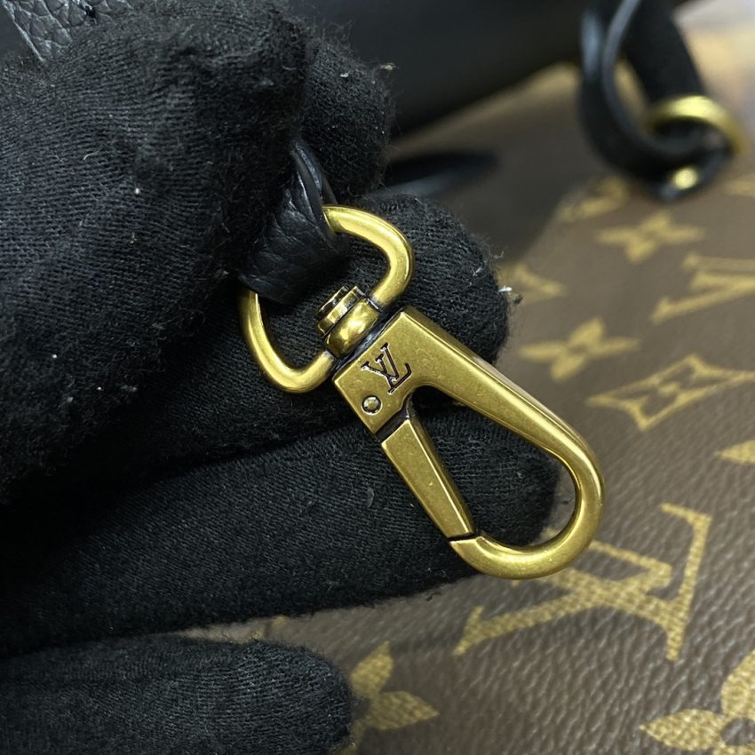 louis vuitton low key hobo black 3