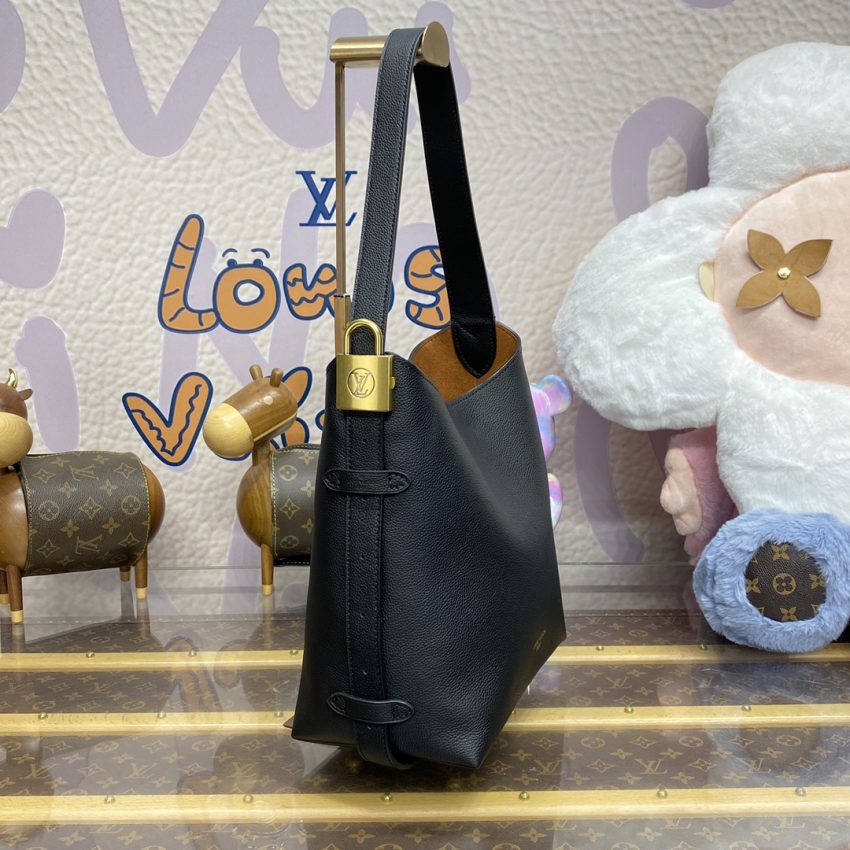 louis vuitton low key hobo black 5
