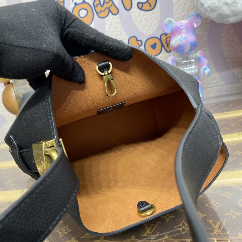louis vuitton low key hobo black 7